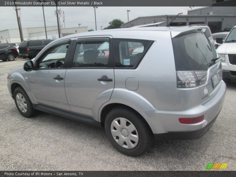 Cool Silver Metallic / Black 2010 Mitsubishi Outlander ES