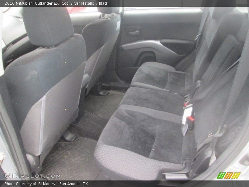 Cool Silver Metallic / Black 2010 Mitsubishi Outlander ES