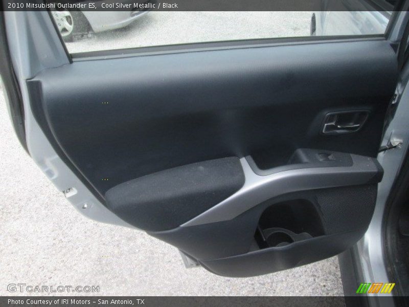 Cool Silver Metallic / Black 2010 Mitsubishi Outlander ES