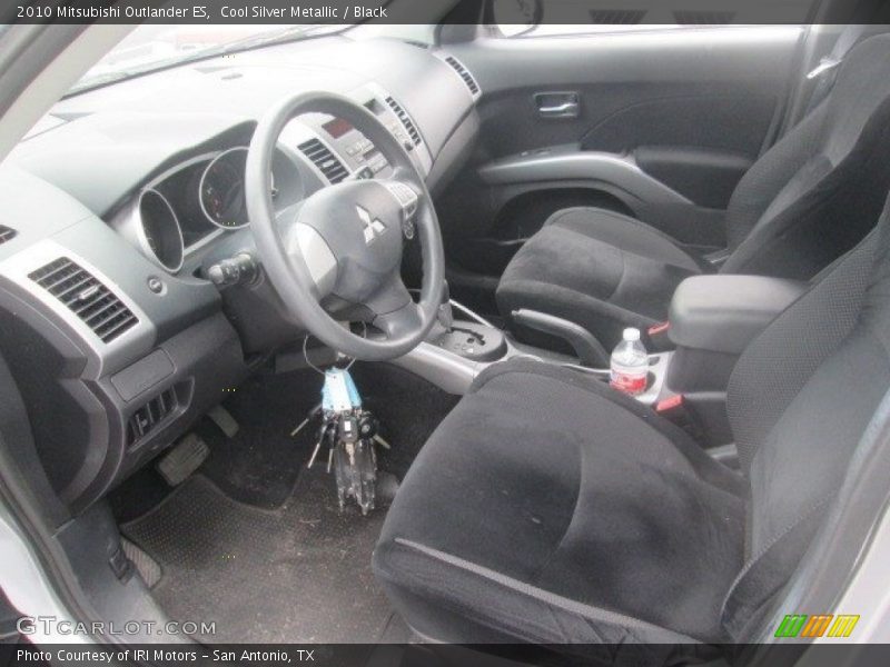Cool Silver Metallic / Black 2010 Mitsubishi Outlander ES