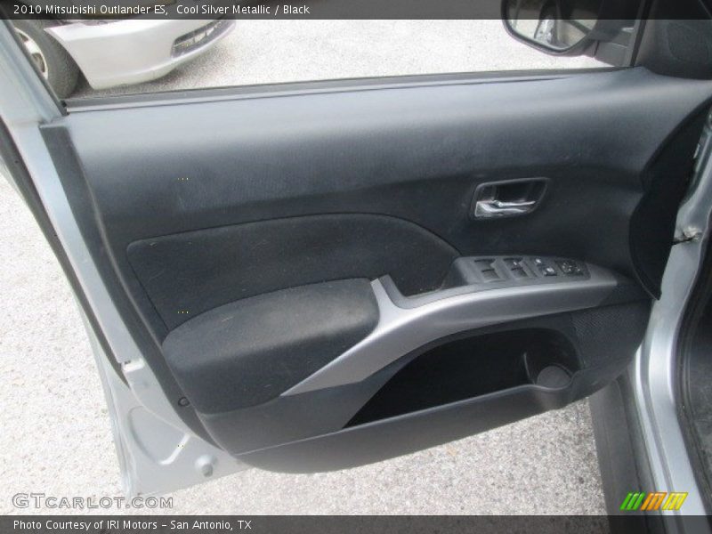 Cool Silver Metallic / Black 2010 Mitsubishi Outlander ES