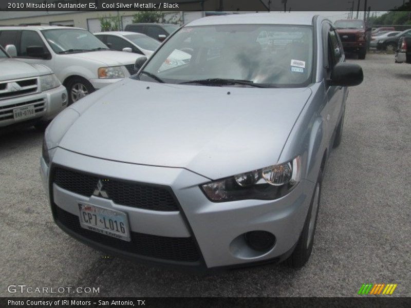 Cool Silver Metallic / Black 2010 Mitsubishi Outlander ES