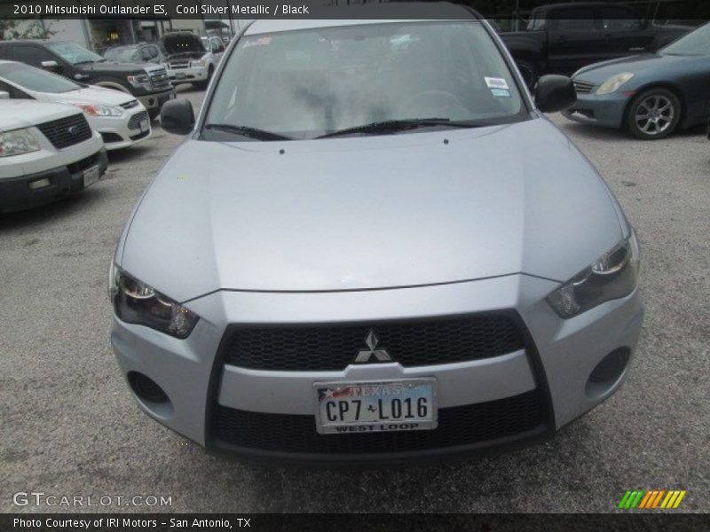 Cool Silver Metallic / Black 2010 Mitsubishi Outlander ES