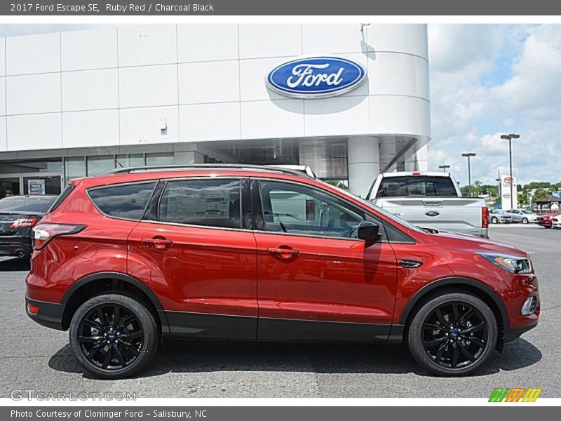 Ruby Red / Charcoal Black 2017 Ford Escape SE