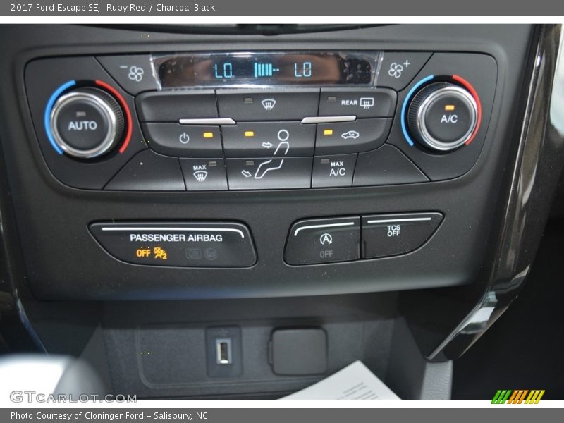 Ruby Red / Charcoal Black 2017 Ford Escape SE