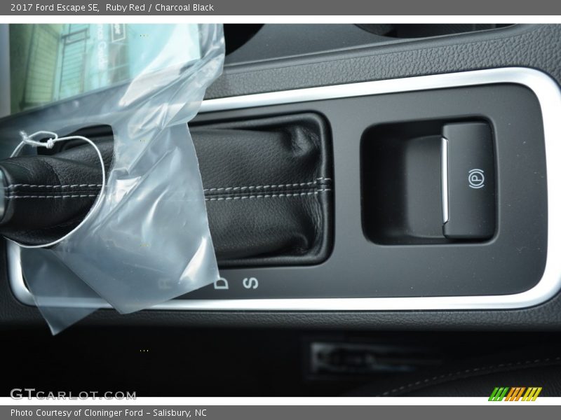 Ruby Red / Charcoal Black 2017 Ford Escape SE