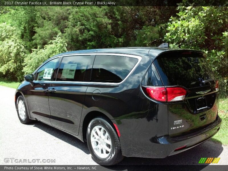 Brilliant Black Crystal Pearl / Black/Alloy 2017 Chrysler Pacifica LX