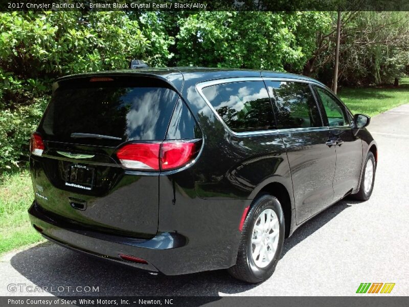 Brilliant Black Crystal Pearl / Black/Alloy 2017 Chrysler Pacifica LX