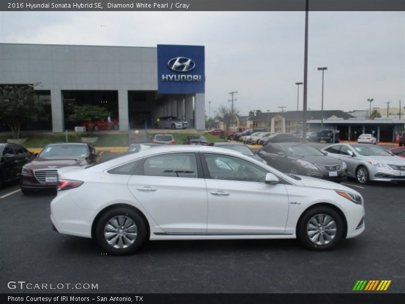Diamond White Pearl / Gray 2016 Hyundai Sonata Hybrid SE