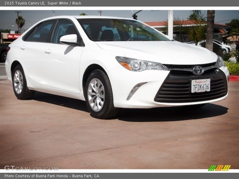 Super White / Black 2015 Toyota Camry LE