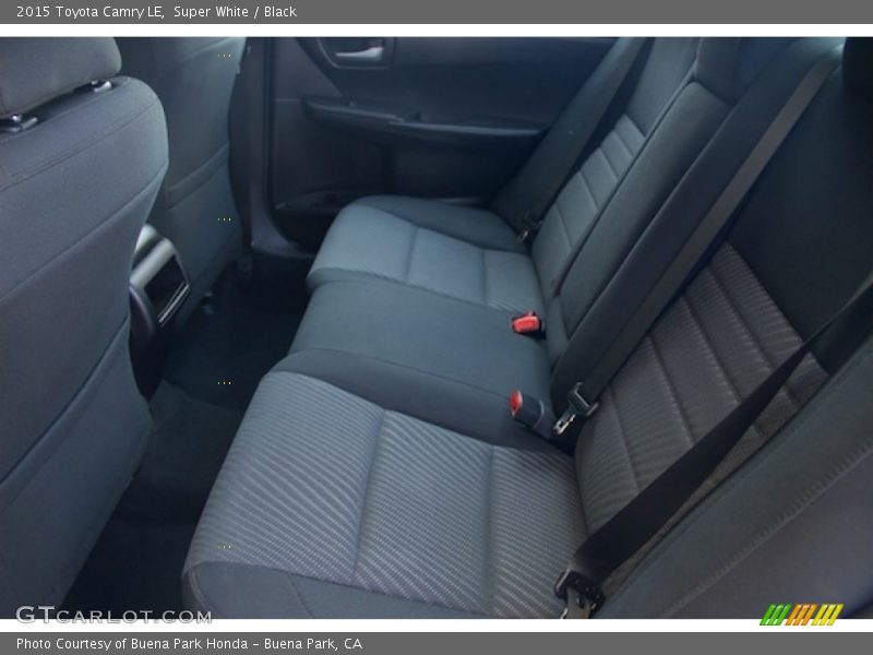 Super White / Black 2015 Toyota Camry LE