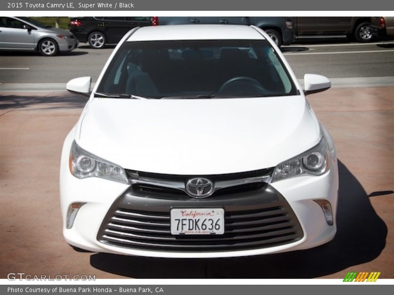 Super White / Black 2015 Toyota Camry LE