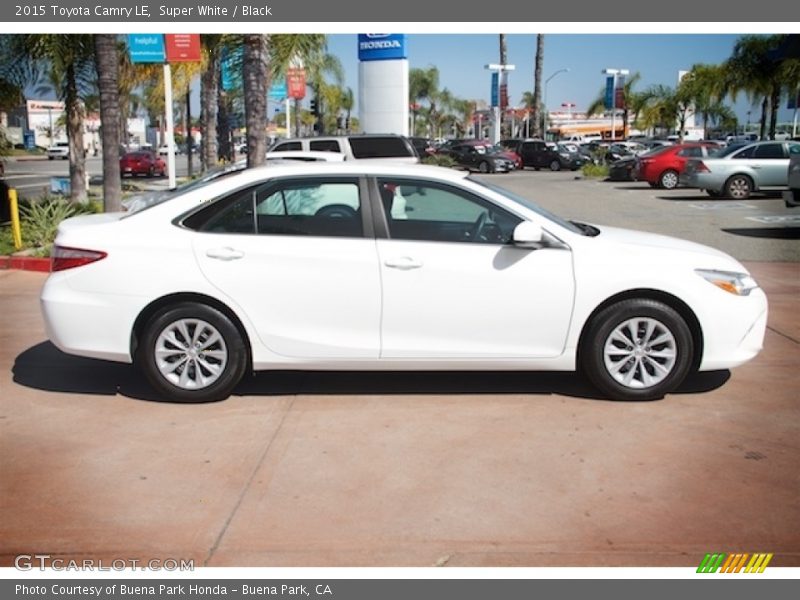 Super White / Black 2015 Toyota Camry LE