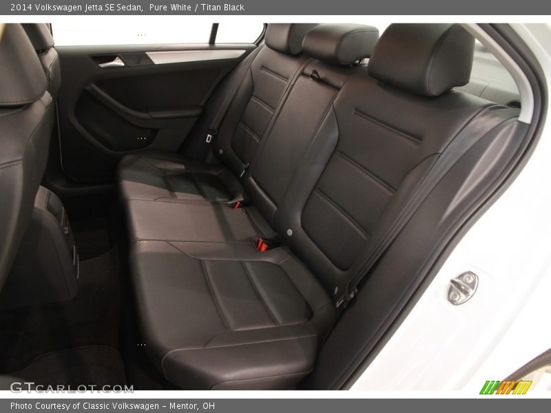 Pure White / Titan Black 2014 Volkswagen Jetta SE Sedan