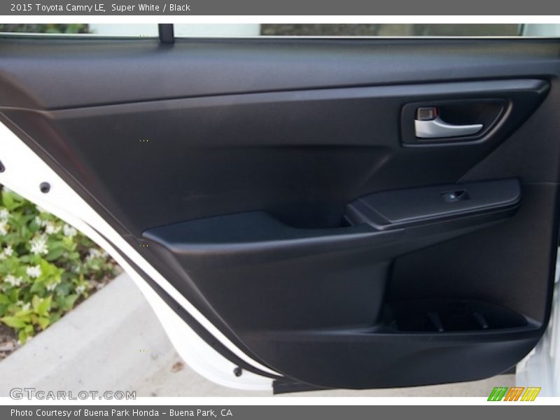 Super White / Black 2015 Toyota Camry LE