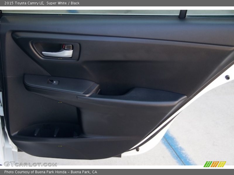 Super White / Black 2015 Toyota Camry LE