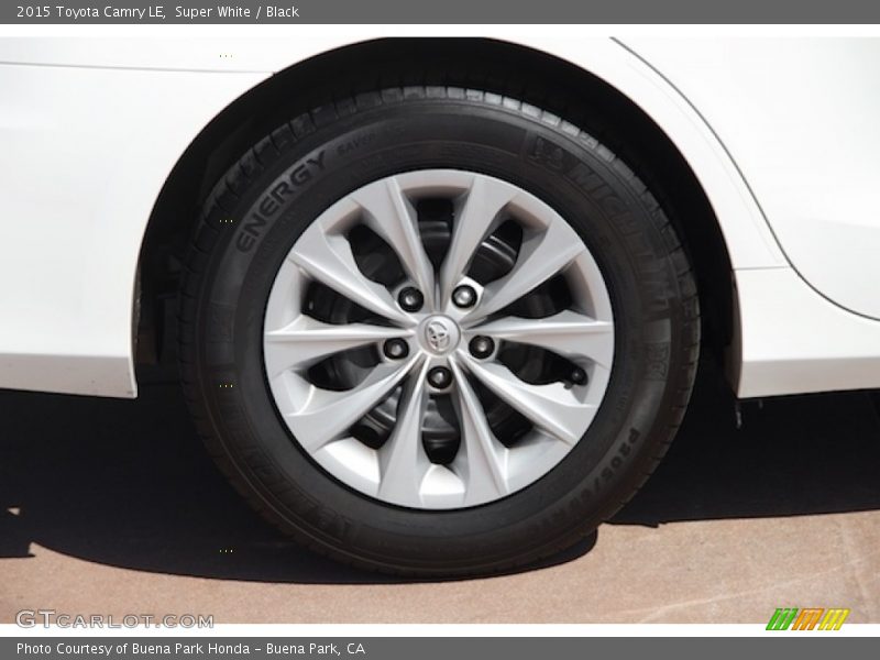 Super White / Black 2015 Toyota Camry LE