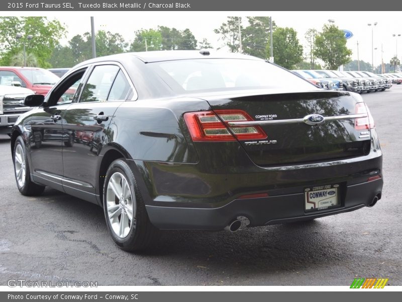 Tuxedo Black Metallic / Charcoal Black 2015 Ford Taurus SEL