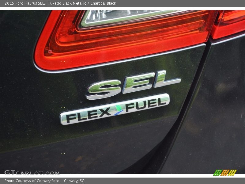 Tuxedo Black Metallic / Charcoal Black 2015 Ford Taurus SEL