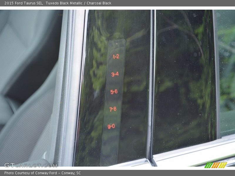 Tuxedo Black Metallic / Charcoal Black 2015 Ford Taurus SEL