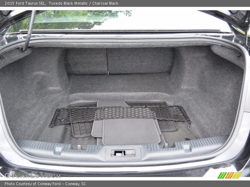 Tuxedo Black Metallic / Charcoal Black 2015 Ford Taurus SEL