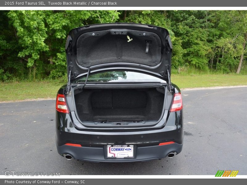 Tuxedo Black Metallic / Charcoal Black 2015 Ford Taurus SEL