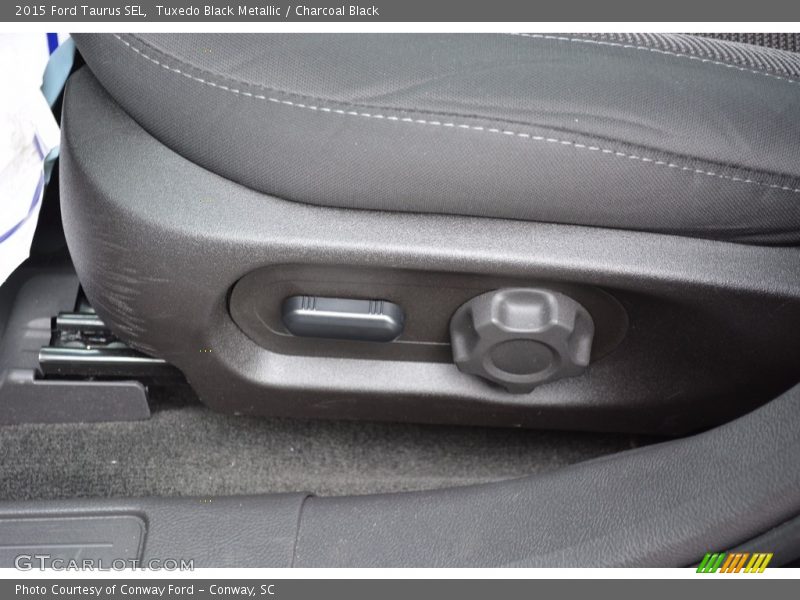 Tuxedo Black Metallic / Charcoal Black 2015 Ford Taurus SEL