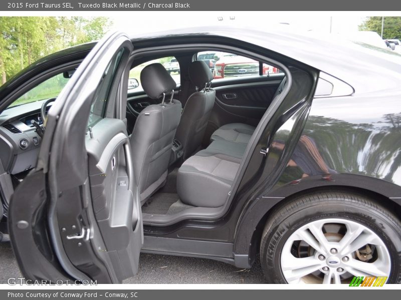 Tuxedo Black Metallic / Charcoal Black 2015 Ford Taurus SEL