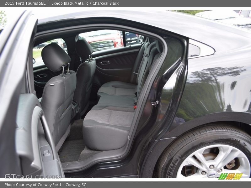 Tuxedo Black Metallic / Charcoal Black 2015 Ford Taurus SEL