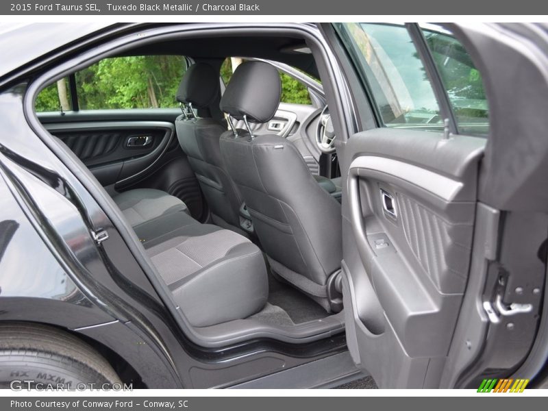 Tuxedo Black Metallic / Charcoal Black 2015 Ford Taurus SEL