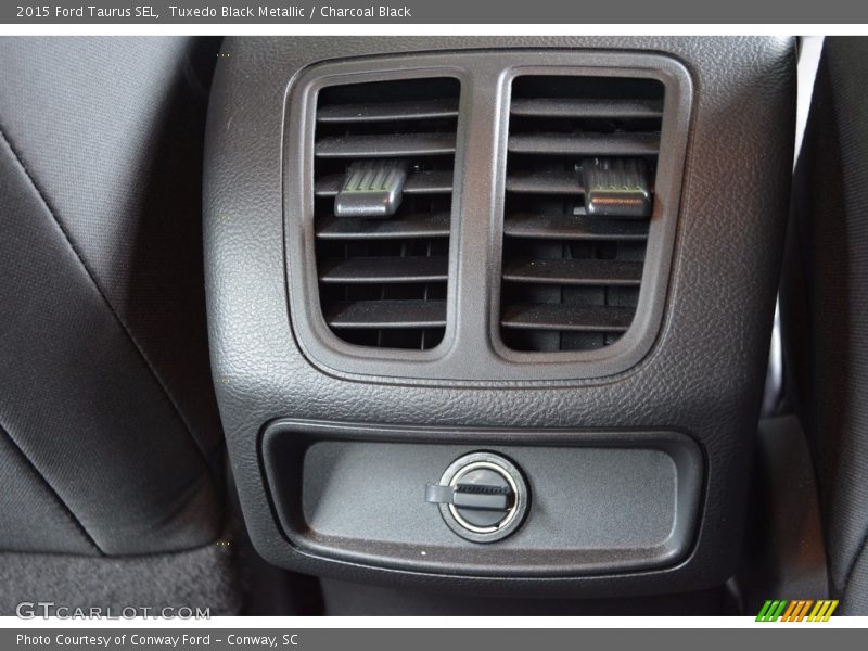 Tuxedo Black Metallic / Charcoal Black 2015 Ford Taurus SEL