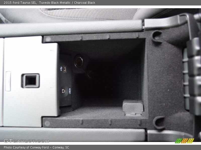 Tuxedo Black Metallic / Charcoal Black 2015 Ford Taurus SEL