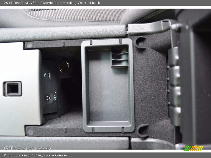 Tuxedo Black Metallic / Charcoal Black 2015 Ford Taurus SEL