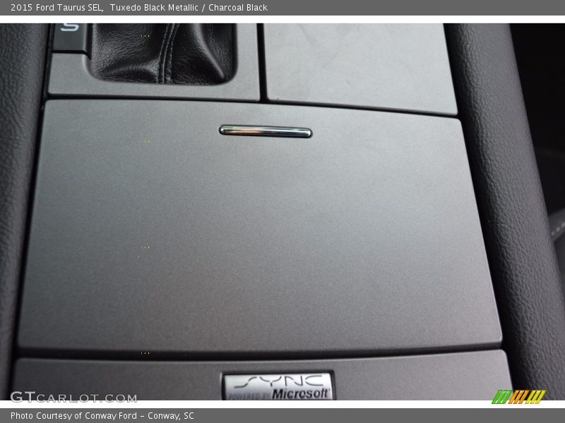 Tuxedo Black Metallic / Charcoal Black 2015 Ford Taurus SEL