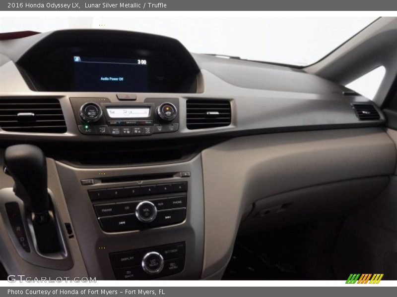 Lunar Silver Metallic / Truffle 2016 Honda Odyssey LX