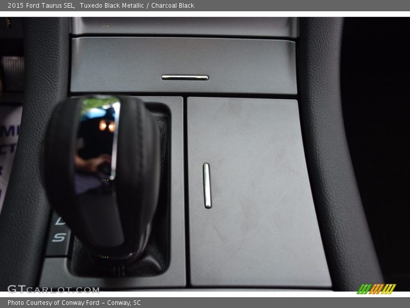 Tuxedo Black Metallic / Charcoal Black 2015 Ford Taurus SEL