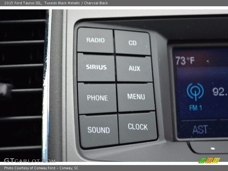 Tuxedo Black Metallic / Charcoal Black 2015 Ford Taurus SEL