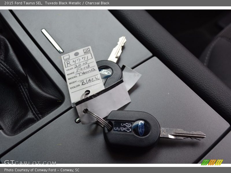 Tuxedo Black Metallic / Charcoal Black 2015 Ford Taurus SEL