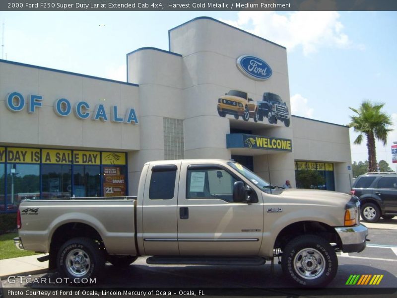 Harvest Gold Metallic / Medium Parchment 2000 Ford F250 Super Duty Lariat Extended Cab 4x4