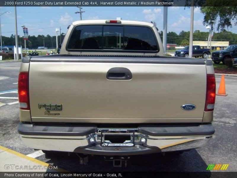 Harvest Gold Metallic / Medium Parchment 2000 Ford F250 Super Duty Lariat Extended Cab 4x4