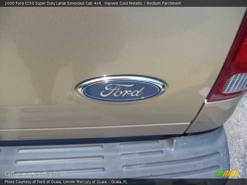 Harvest Gold Metallic / Medium Parchment 2000 Ford F250 Super Duty Lariat Extended Cab 4x4