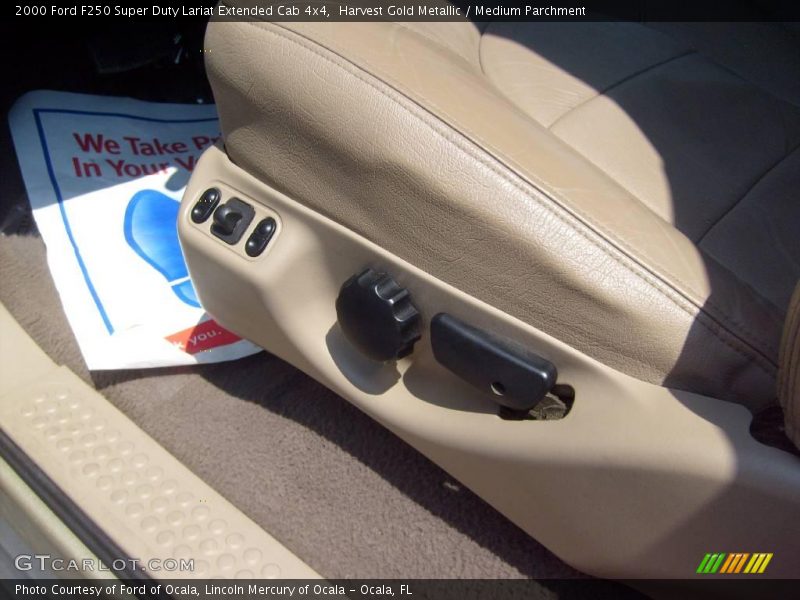 Harvest Gold Metallic / Medium Parchment 2000 Ford F250 Super Duty Lariat Extended Cab 4x4