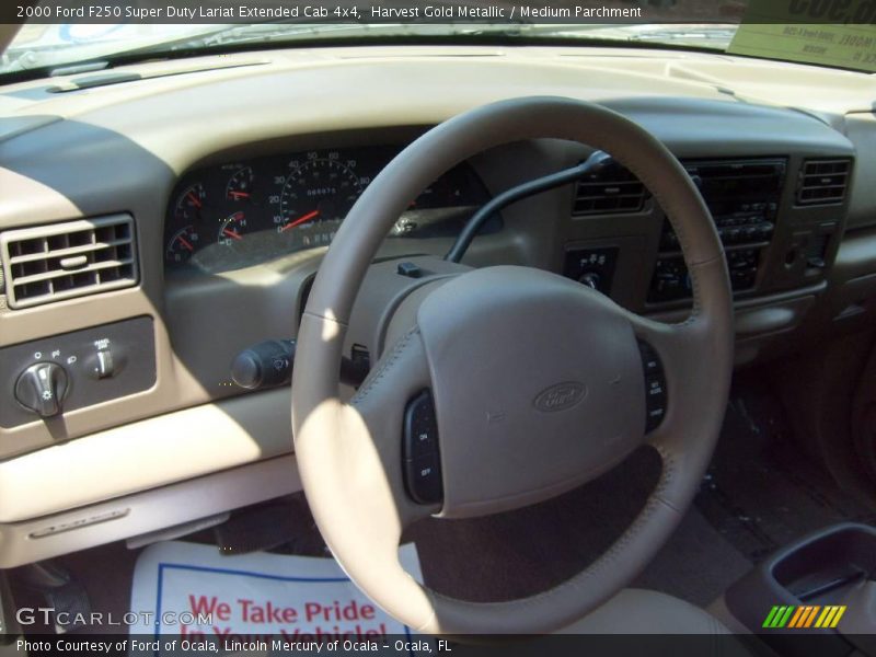 Harvest Gold Metallic / Medium Parchment 2000 Ford F250 Super Duty Lariat Extended Cab 4x4