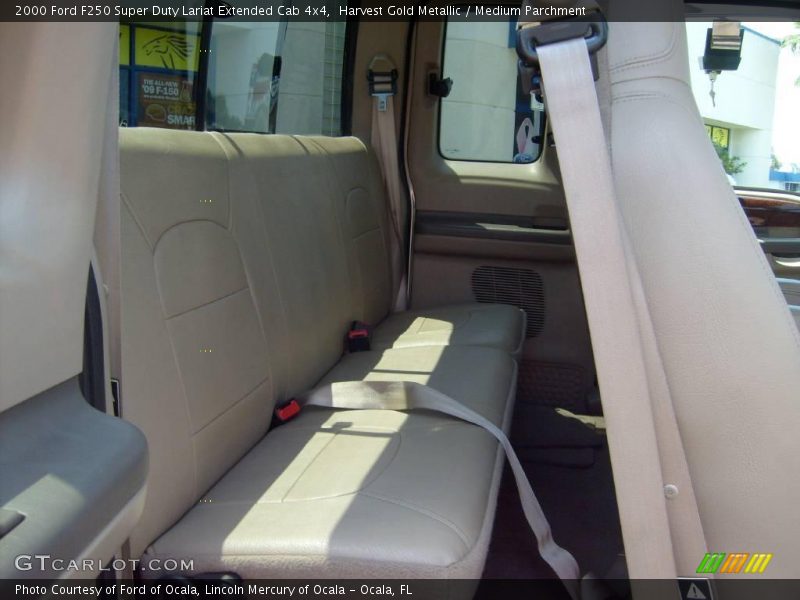 Harvest Gold Metallic / Medium Parchment 2000 Ford F250 Super Duty Lariat Extended Cab 4x4