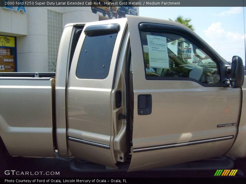 Harvest Gold Metallic / Medium Parchment 2000 Ford F250 Super Duty Lariat Extended Cab 4x4