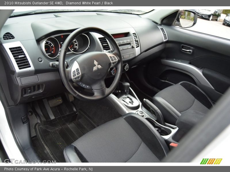 Diamond White Pearl / Black 2010 Mitsubishi Outlander SE 4WD