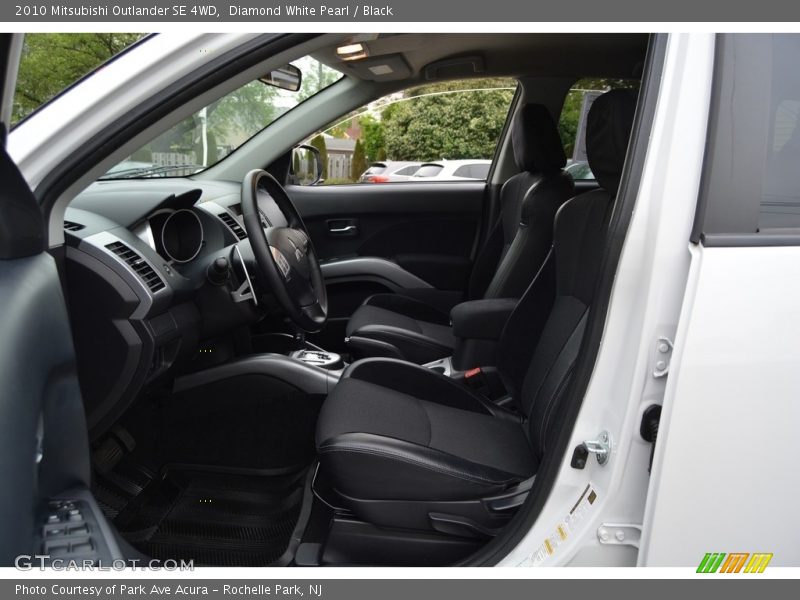 Diamond White Pearl / Black 2010 Mitsubishi Outlander SE 4WD