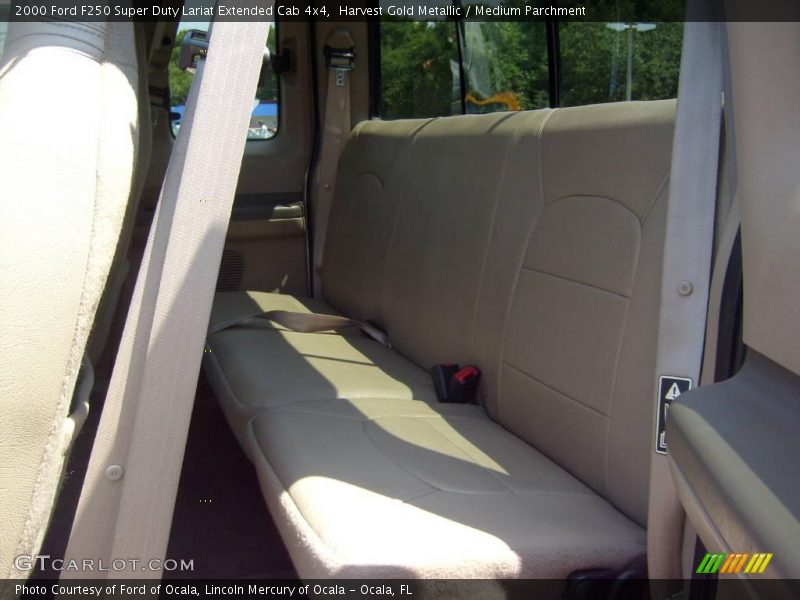 Harvest Gold Metallic / Medium Parchment 2000 Ford F250 Super Duty Lariat Extended Cab 4x4