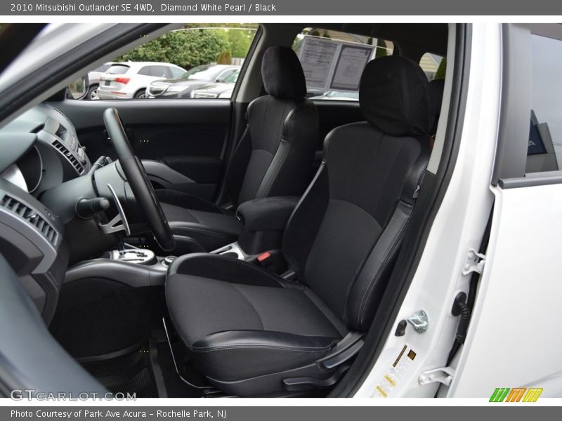 Diamond White Pearl / Black 2010 Mitsubishi Outlander SE 4WD