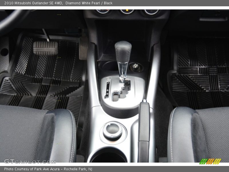 Diamond White Pearl / Black 2010 Mitsubishi Outlander SE 4WD